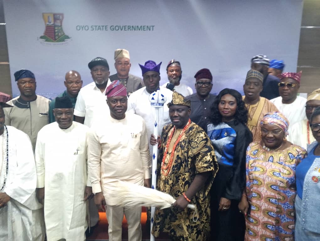 Makinde presents Staff of office to Alaafin, Oyomesi members did not attend the occasion.