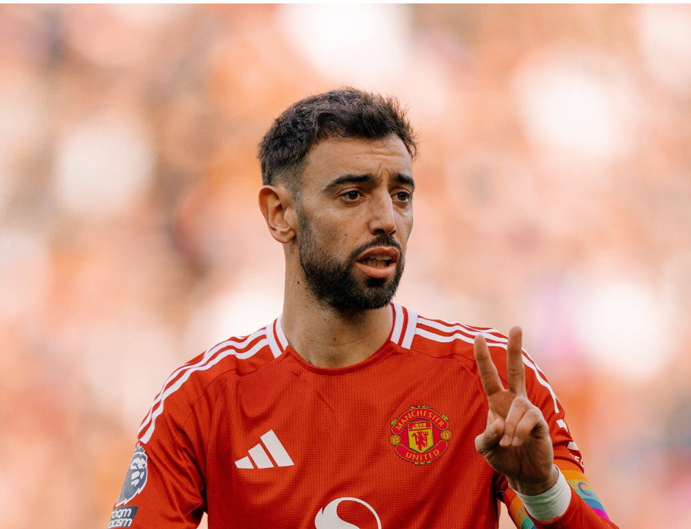Fernandes Defends Man Utd Teammates Amidst Criticism