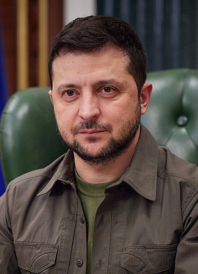 Zelensky Refutes Encirclement Claims as Russia Regains Ground