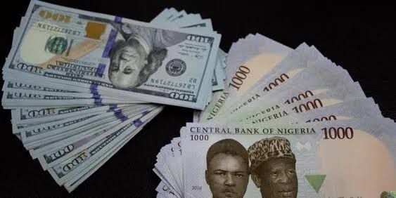 Naira Falls Against Dollar at Official Exchange Market