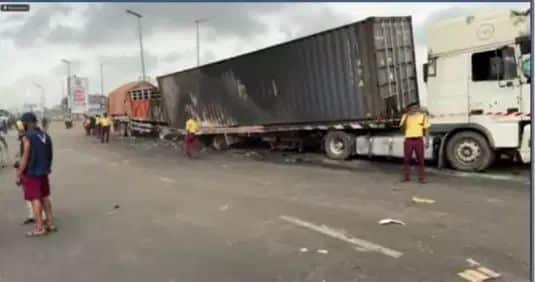 Lagos-Ibadan expressway crash kills, injures several near Kara Bridge