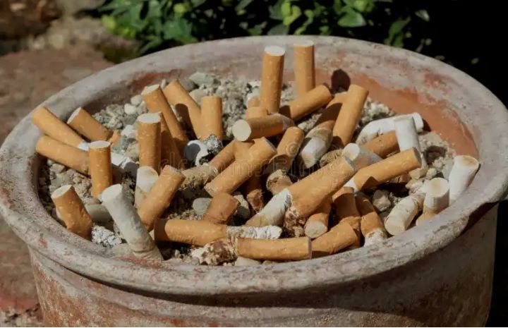 Experts urge UK to ban cigarette filters for health, environmental protection
