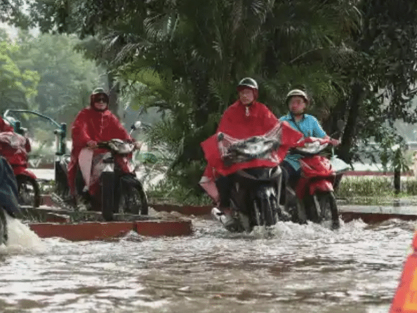 Typhoon Kalmaegi bears down on Vietnam