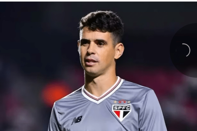 Brazilian midfielder Oscar suffered a collapse during Sao Paulo training. Diagnosed with vasovagal syncope, he is stable, under observation, and undergoing further cardiac evaluations.