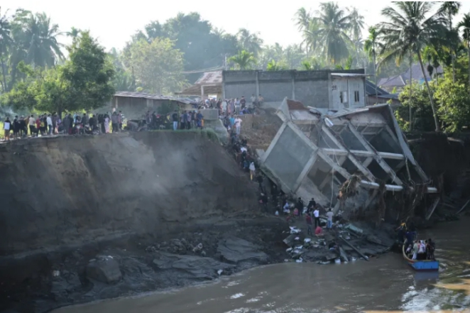 Indonesia death toll rises to 248 after catastrophic flooding in Sumatra, with hundreds missing, thousands displaced, as authorities struggle to reach victims amid cyclone-driven torrential rain