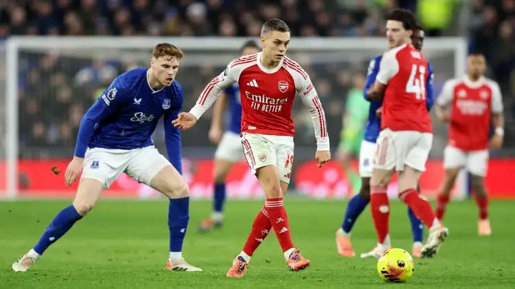 Arsenal vs Everton, Arsenal Premier League win, Viktor Gyökeres penalty, Arsenal title race, Everton penalty controversy, Mikel Arteta tactics