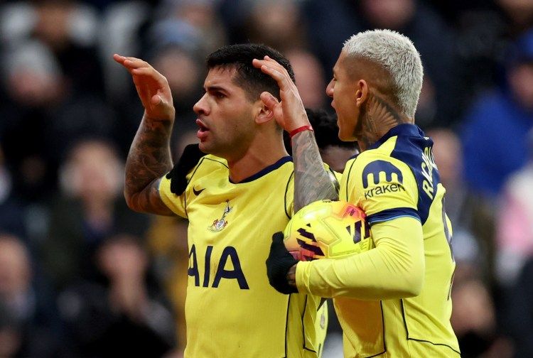 Romero bicycle kick miracle rescues Spurs in Newcastle thriller