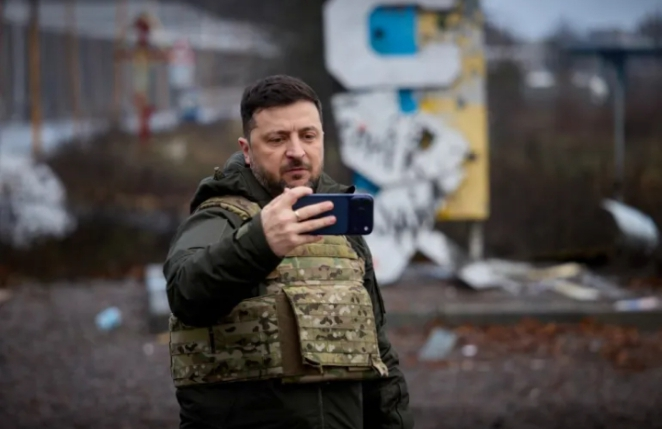 Zelenskyy signals readiness to abandon NATO membership bid for peace guarantees