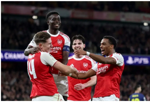 Wayne Rooney explains why Arsenal remain his favourites to win the Premier League title, highlighting squad depth, title-race psychology, and the growing threat from Manchester City.