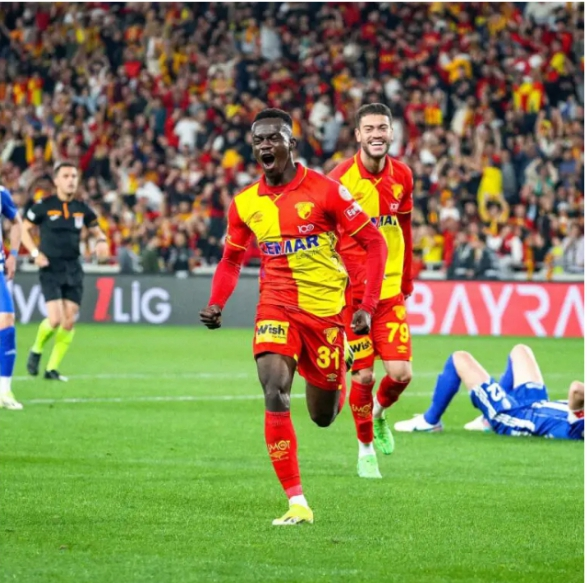 RB Leipzig interested in Nigerian midfielder Anthony Dennis