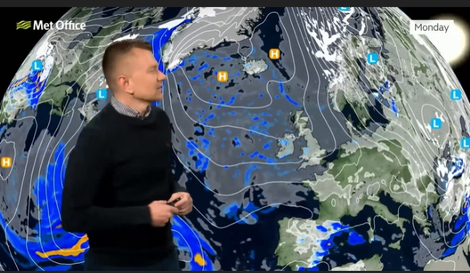 Heavy snow to disrupt UK new year as Met Office issues weather warning, health alert