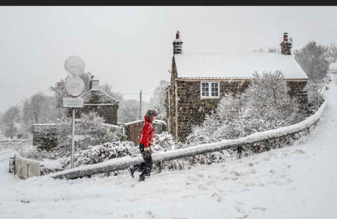 Heavy snow is forecast across the UK as the Met Office issues New Year weather warnings, with cold health alerts raised over risks to travel, services, and vulnerable people.