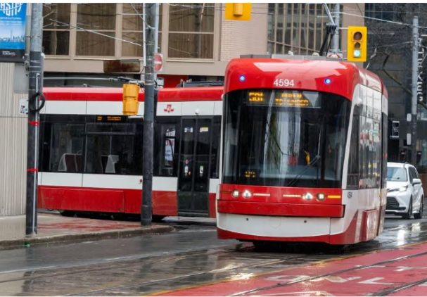 Toronto runner outruns streetcars to expose chronic transit delays, sparking public debate on signal priority, congestion, and the future of urban transportation.