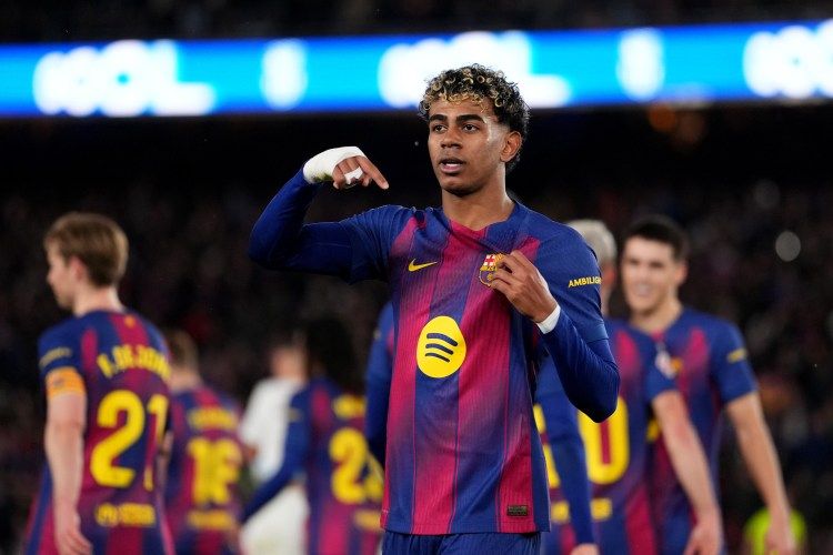 Barcelona returns to the top after dominant 3-0 Oviedo victory