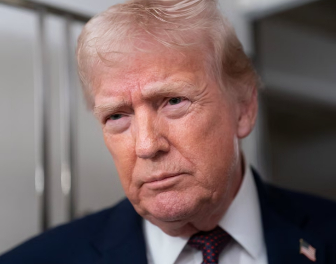 Trump announces a 25% tariff on countries trading with Iran as Washington responds to prolonged protests, escalating pressure on Tehran and rising global trade tensions.