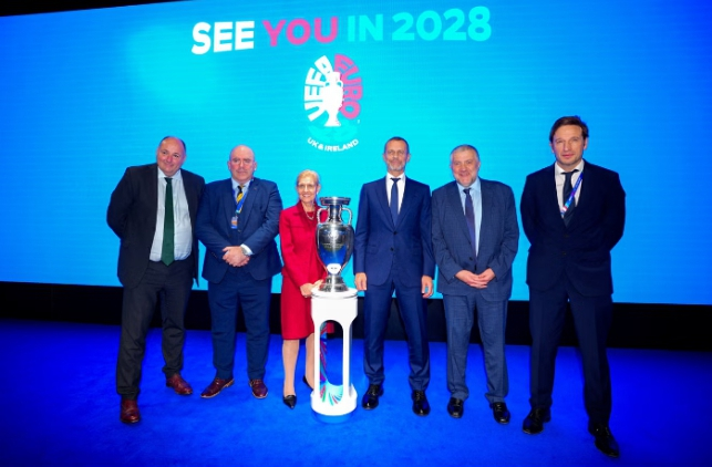 Tensions rise as Donald Trump’s interest in Greenland threatens to affect the 2026 World Cup, with Fifa, European football federations, and Gianni Infantino under intense scrutiny.