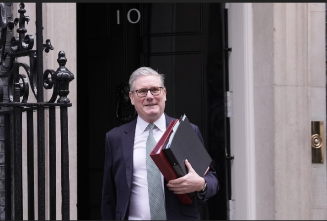 Starmer outlines plans to curb smartphone use among children under 16