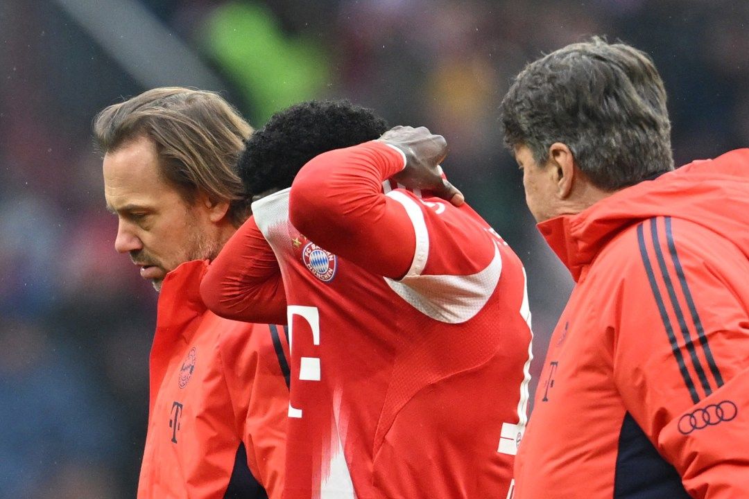 Alphonso Davies injury concern as Bayern star forced off against Atalanta