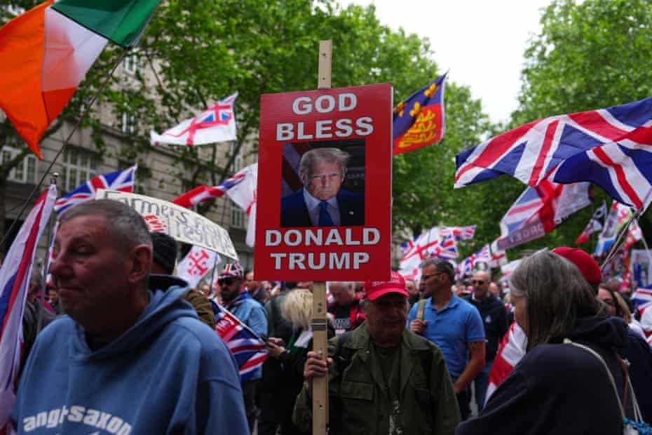 London Protests: 4,000 Police officers deployed as far-right and pro-Palestine marches flood streets