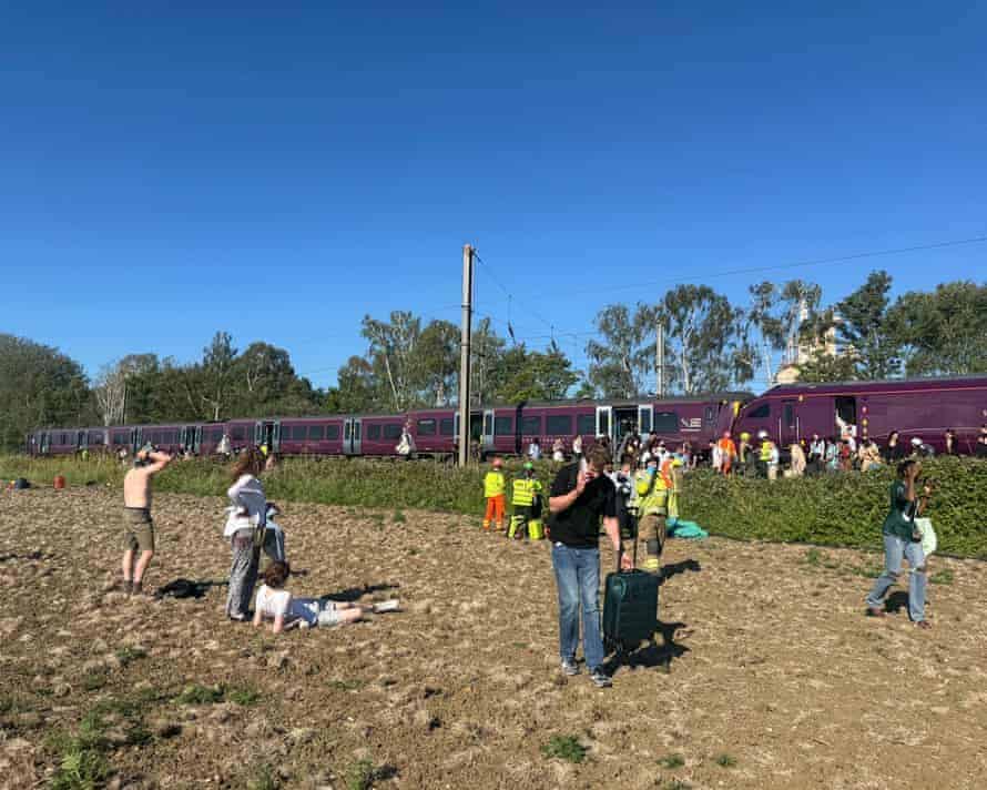 Bedford train collision leaves driver dead, 89 injured as major rail accident investigation begins