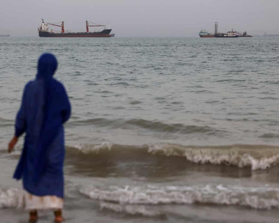 Iran Hormuz attacks escalate as Houthis announce Red Sea blockade