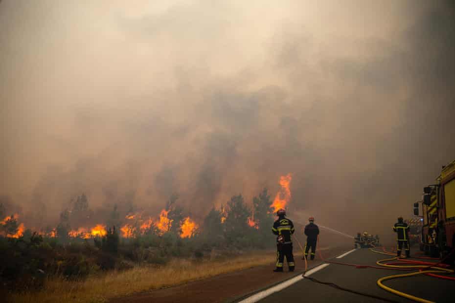 Europe wildfires evacuations displace 300,000 as blazes rage across France and Spain