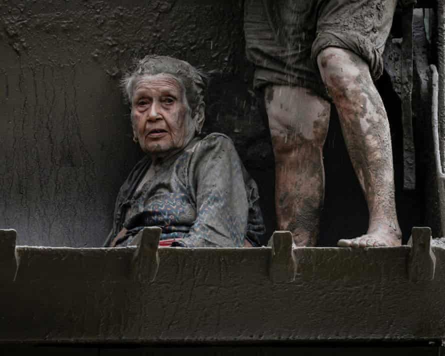 Nepal floods trap hundreds in hydropower tunnels as rescue efforts intensify