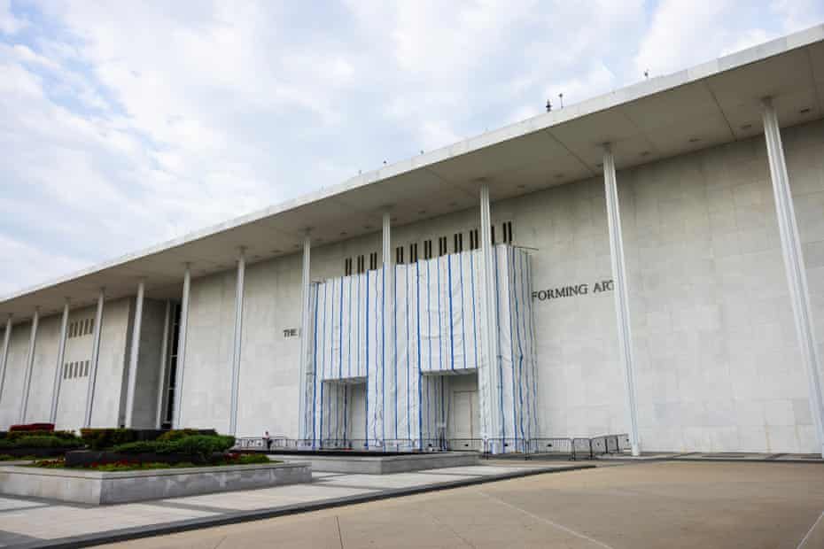 Trump threatens to demolish Kennedy Center over $250m renovation dispute