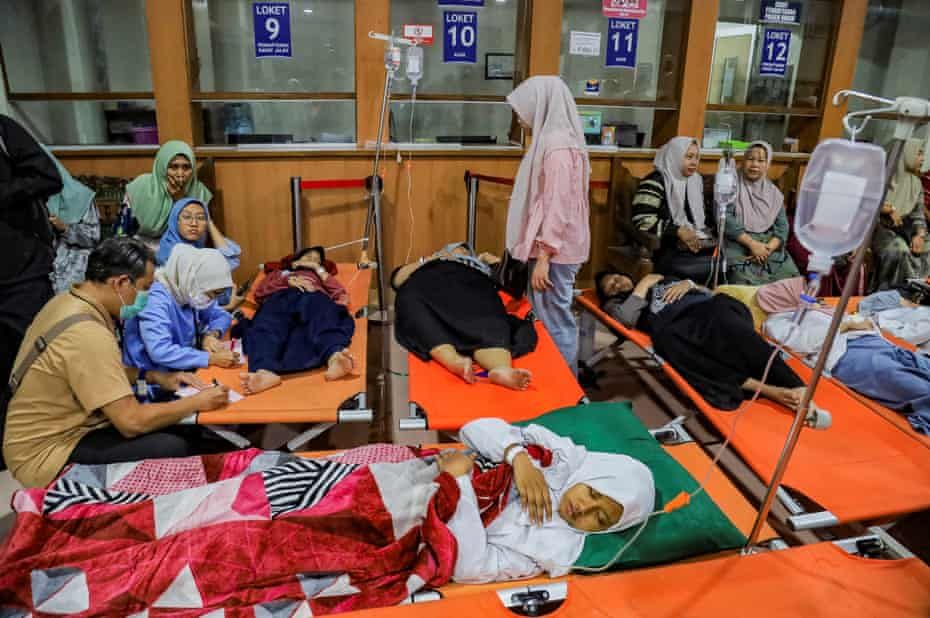 Indonesia free meals food poisoning leaves over 800 sick