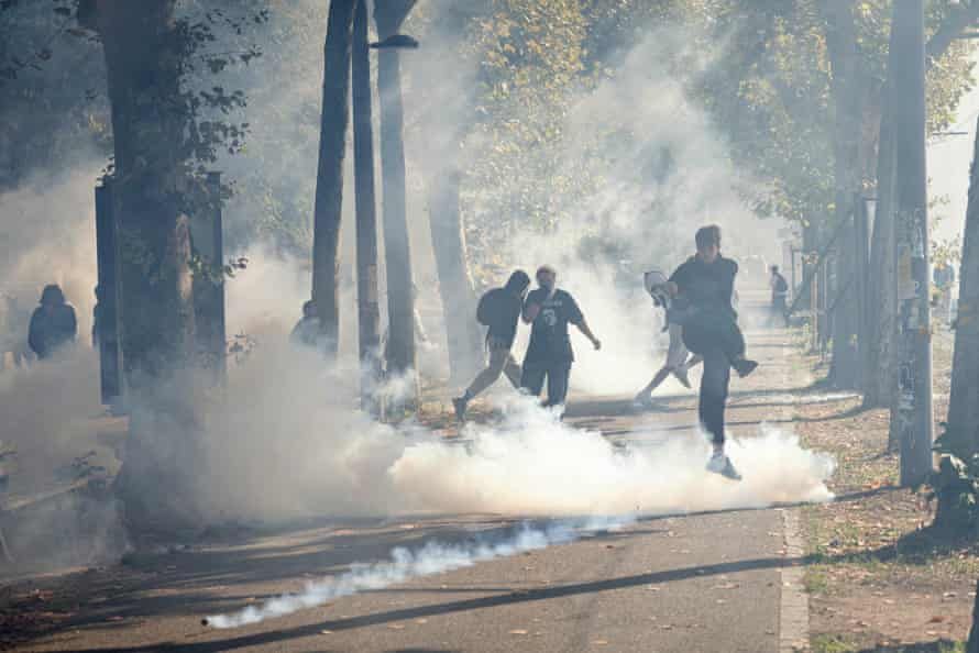 France student protests: 400 schools shut as thousands arrested in escalating unrest